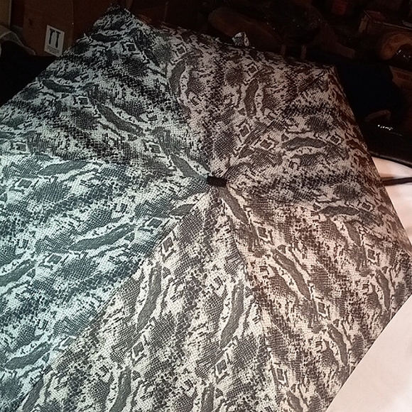 Shed Rain Flatware Umbrella - Picture 1 of 6